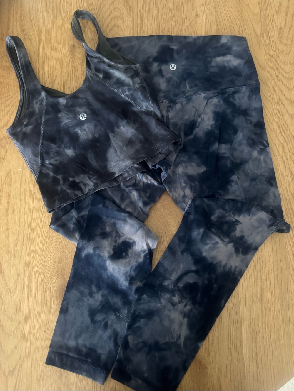 lululemon athletica Black and Gray Tie-Dye Sports Bra & Leggings Set